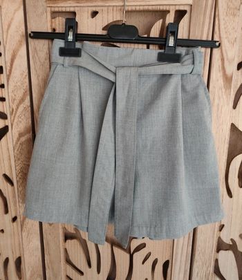 Short gris clair, nouette T S Pull & Bear