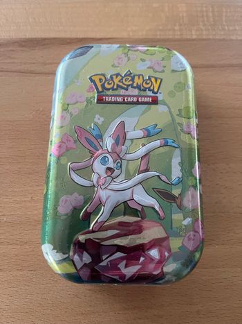 Tin Pokémon Évolutions Prismatiques 