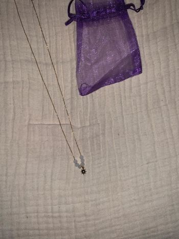 Collier doré soleil et perles blanches