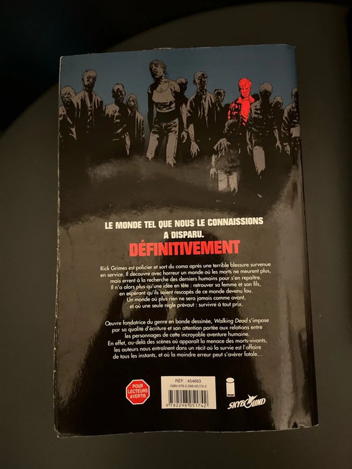 Lot de 2 BD bande dessinée Walking Dead pour lecteurs avertis - photo numéro 2