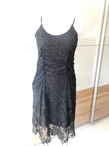 Très belle robe dentelle noir taille unique