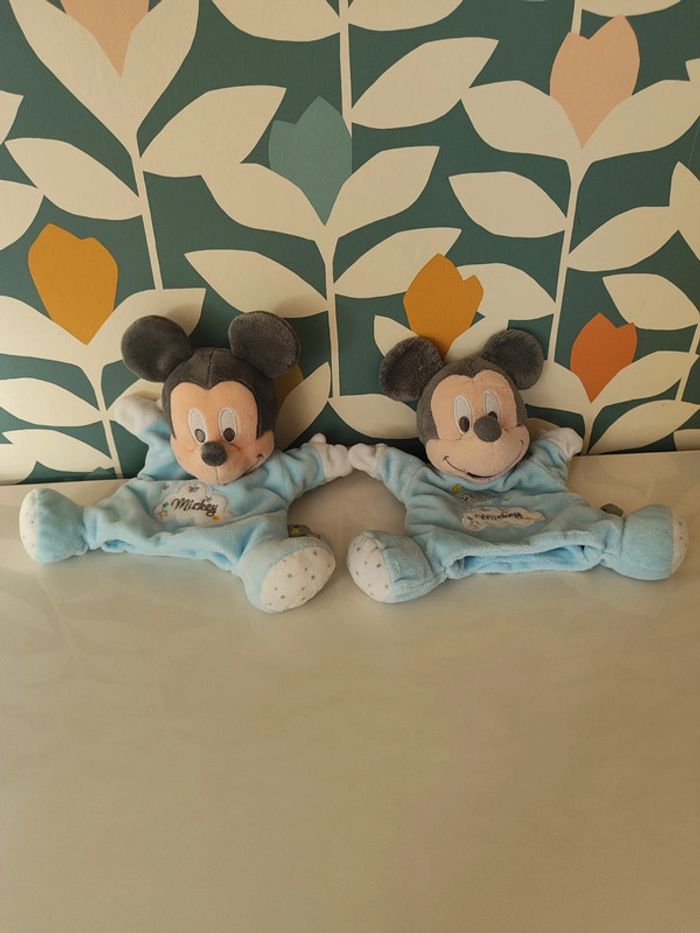 Peluche doudou marionnette Mickey Disney baby