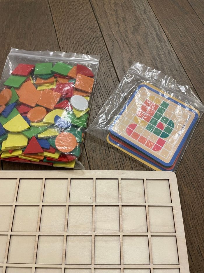 Jeu en bois reproduction formes