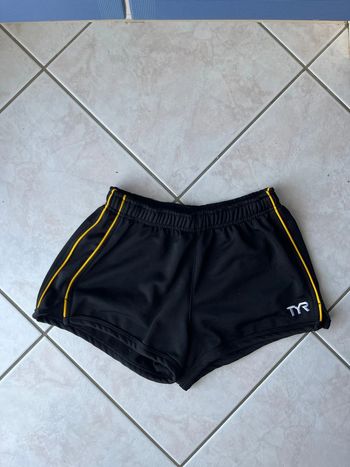 Short de sport femme TYR / S/ Noir /Excellent état.