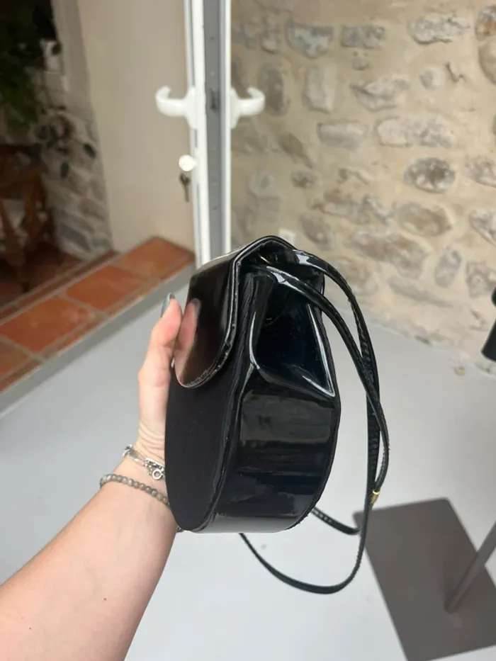 Giovanni - Petit sac arrondi besace bandoulière vintage noir côtelé brillant - photo numéro 5