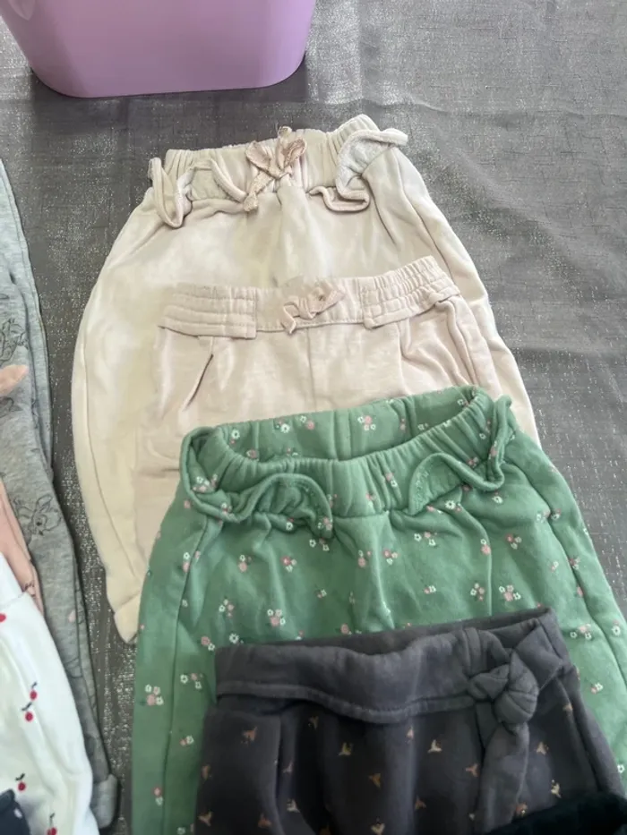 Lot pantalon taille 6 mois - photo numéro 5
