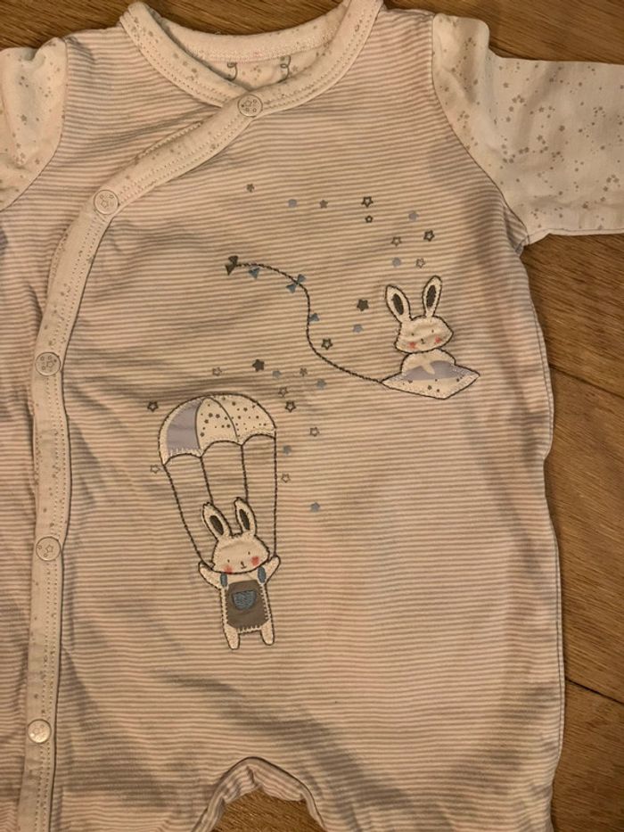 Pyjama 1 pièce blanc et gris sergent major mixte 3 mois très bon état - photo numéro 2