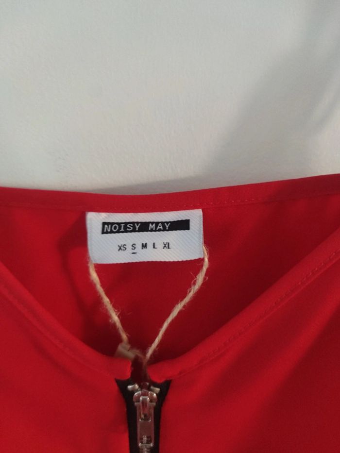 Débardeur rouge avec bande noir taille S neuf - photo numéro 3