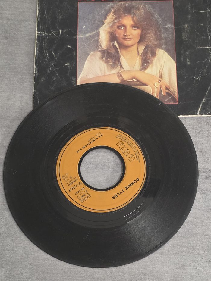 Bonnie Tyler – It’s a Heartache – 45 tours - photo numéro 3