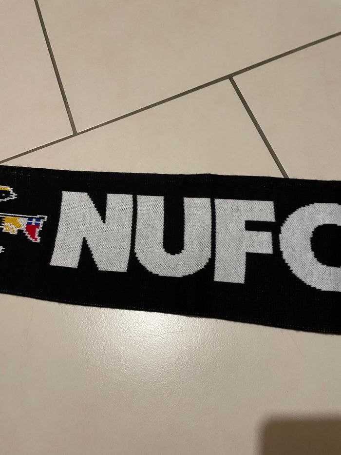 Écharpe foot NUFC - photo numéro 2