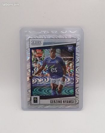 Carte Panini score Ligue 1 2022-23 Rookie Card Swirl Gerzino Nyamsi n°174.