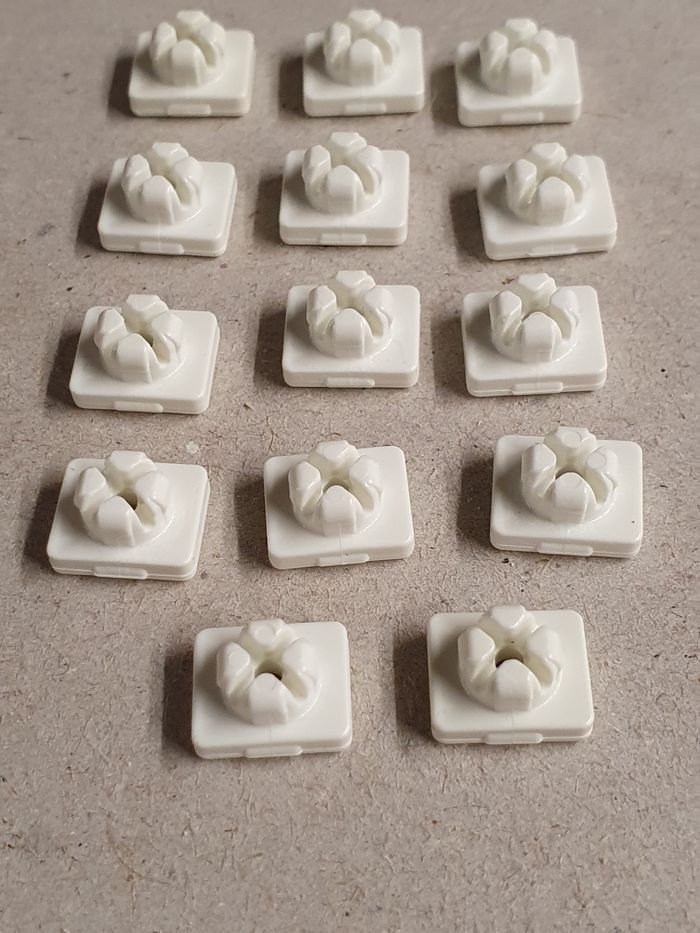 Lot de 14 pivots d'emboitement playmobil - photo numéro 2