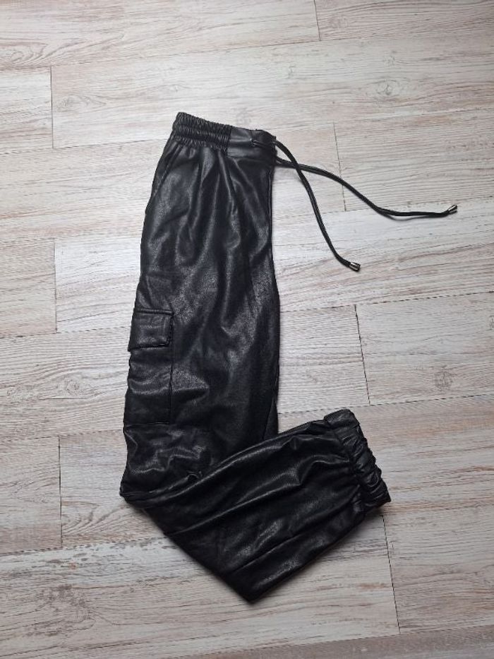 Pantalon/jogging en simili cuir noir