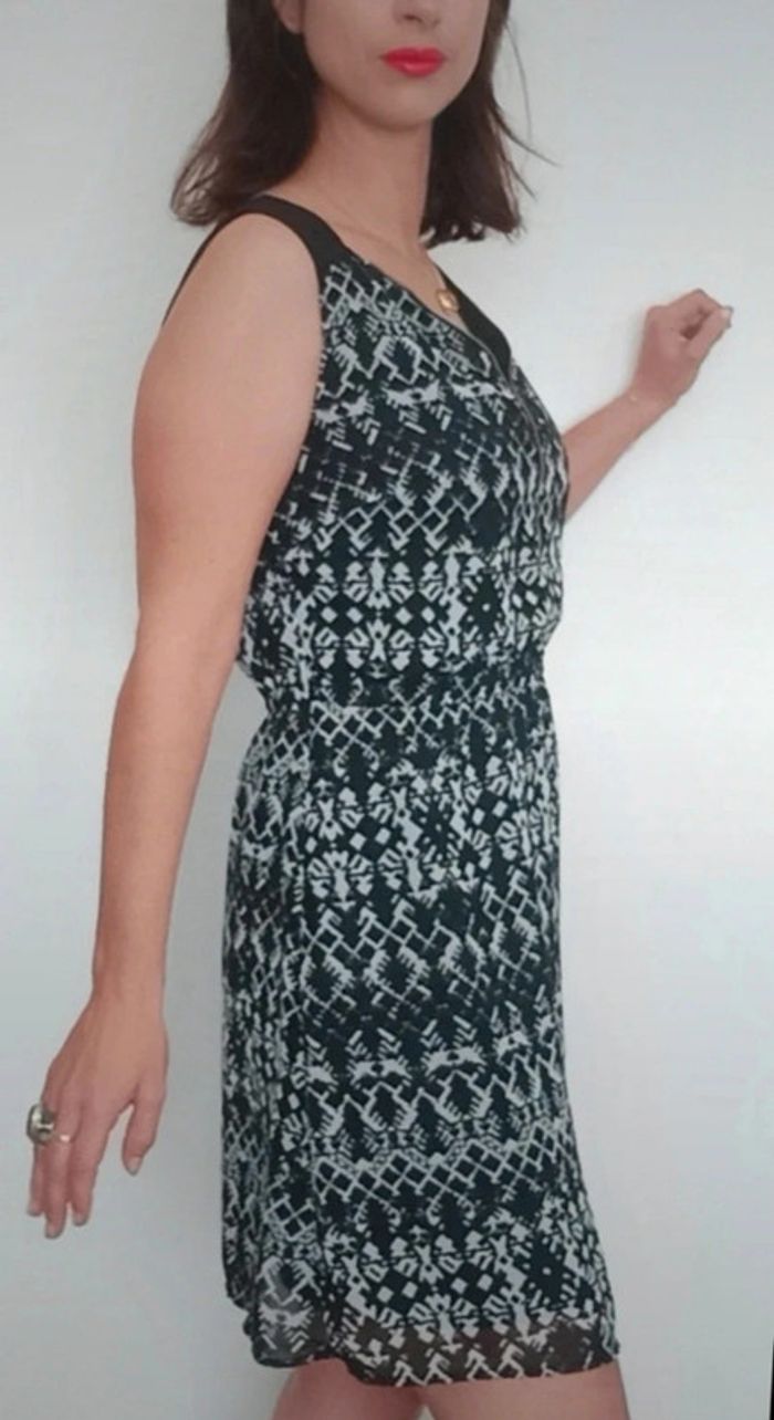 Robe décolleté zippé noire et blanche taille 36 - photo numéro 5