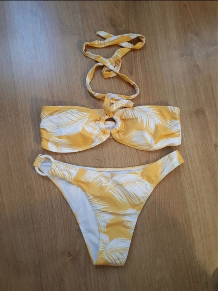 Maillot de bain 2 pièces jaune imprimé palmier 40