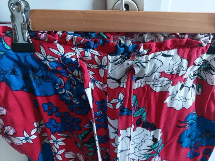 Pantalon 7/8 ème Mango rouge fleuri XS - photo numéro 2