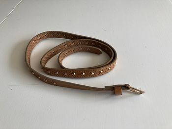 Ceinture cloutée