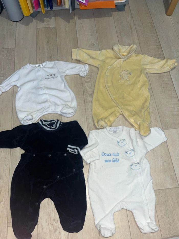 Lot de 4 pyjamas bébé