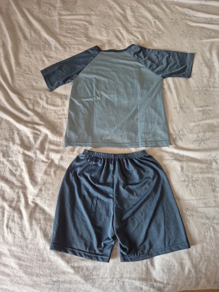 Ensemble pyjama 130 cm jamais porté - photo numéro 6