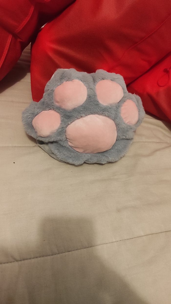 Peluche cache main