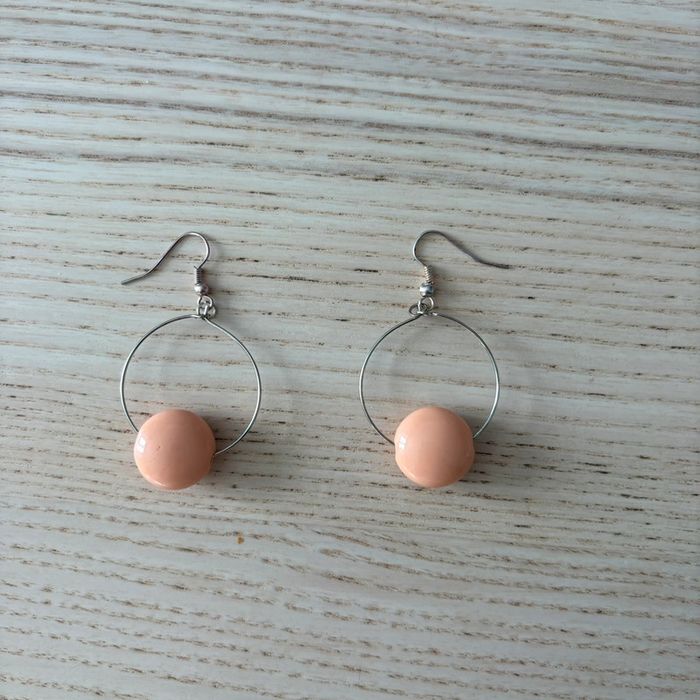 Boucles d’oreilles • argenté & corail 🌿