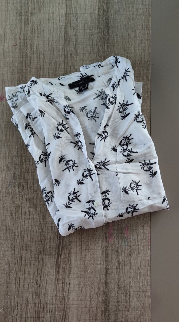 Chemisier femme taille 42 – Blanc à motifs noirs – Manches longues – Très bon état – Style chic flui - photo numéro 7