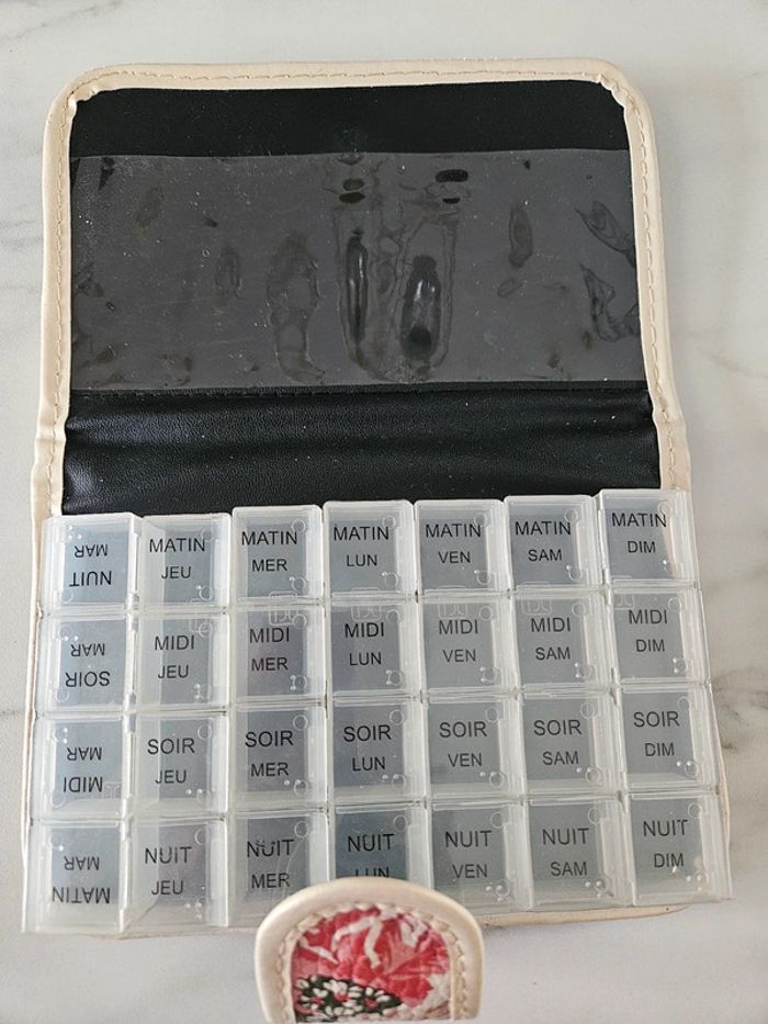 Trousse de rangement à médicaments - photo numéro 3