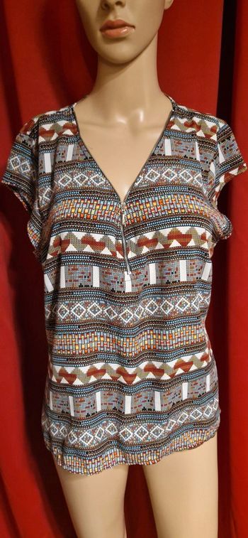 Joli haut Cache-cache taille 38 forme géométrique col V