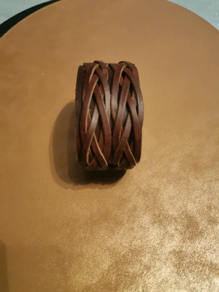 Bracelet style médiéval marron