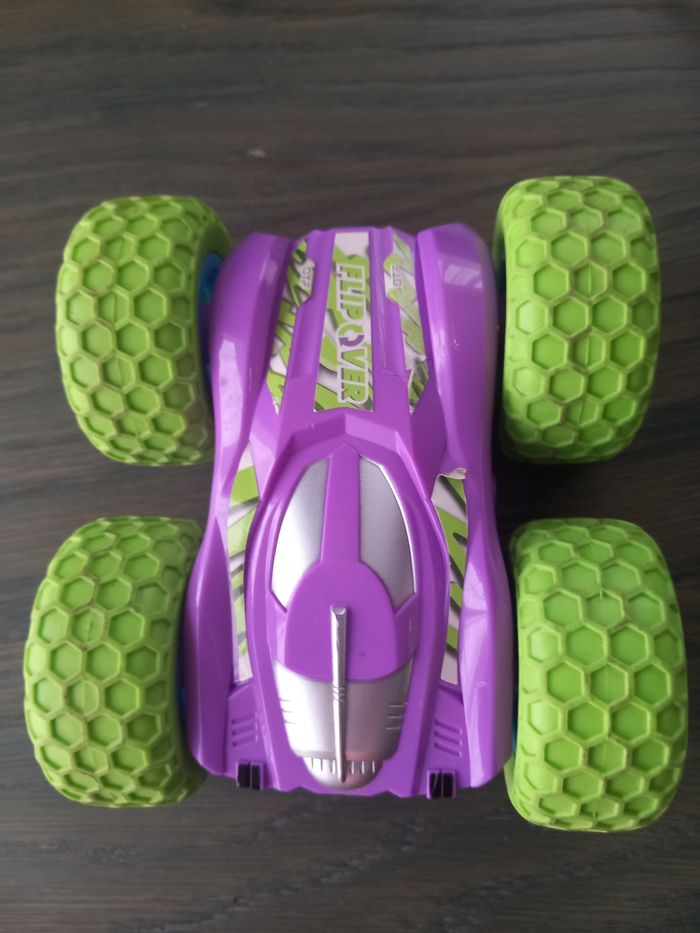 Voiture télécommandé - photo numéro 2