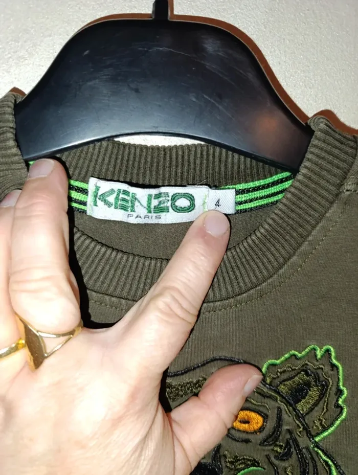 Sublime sweat Kenzo très original avec mitaines intégrées taille 4 ans en excellent état - photo numéro 5