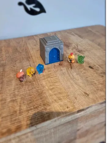 Figurines et temple World Of Warriors 3 cm de haut