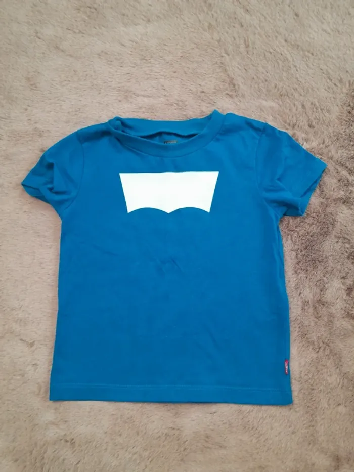 T-shirt manche courte - Levi's - Très bon état- Taille 24 mois - photo numéro 2