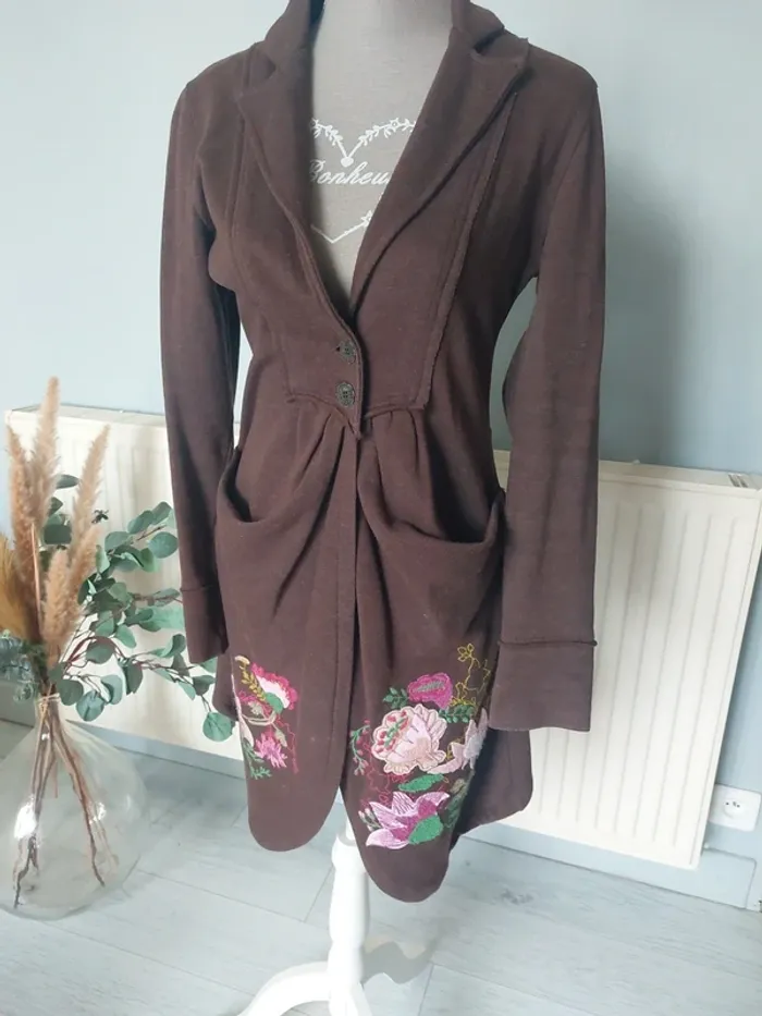 Veste manteau fin brodé Mamatayoe