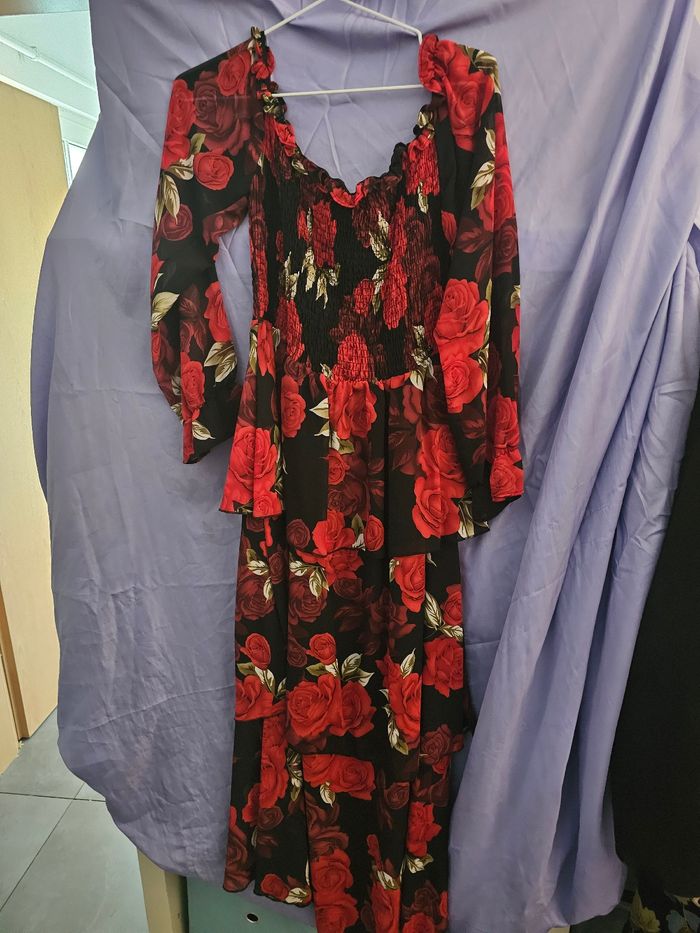 Lot de plus de 150 vêtements neufs ou mit 1 ou 2 fois, T40 42 robes , salopettes,t shirts,vestes, botte ,sac guess et desigual,manteau,chaussures,... - photo numéro 9