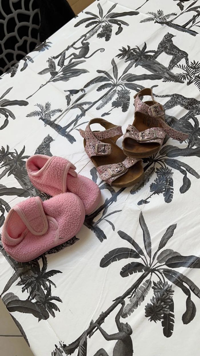 Sandale et chausson taille 21