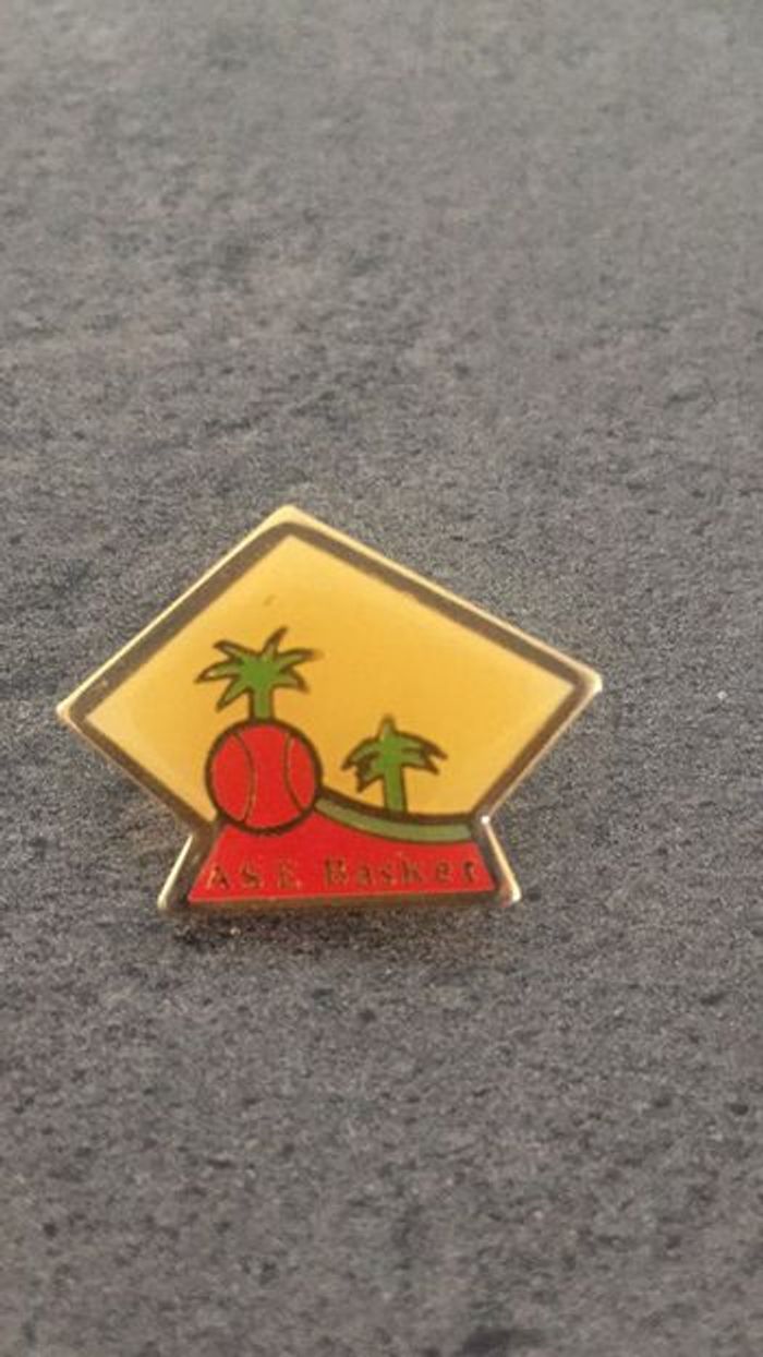 Pin’s basket A.S.E palmiers vintage désert Tunisie maroc - photo numéro 2
