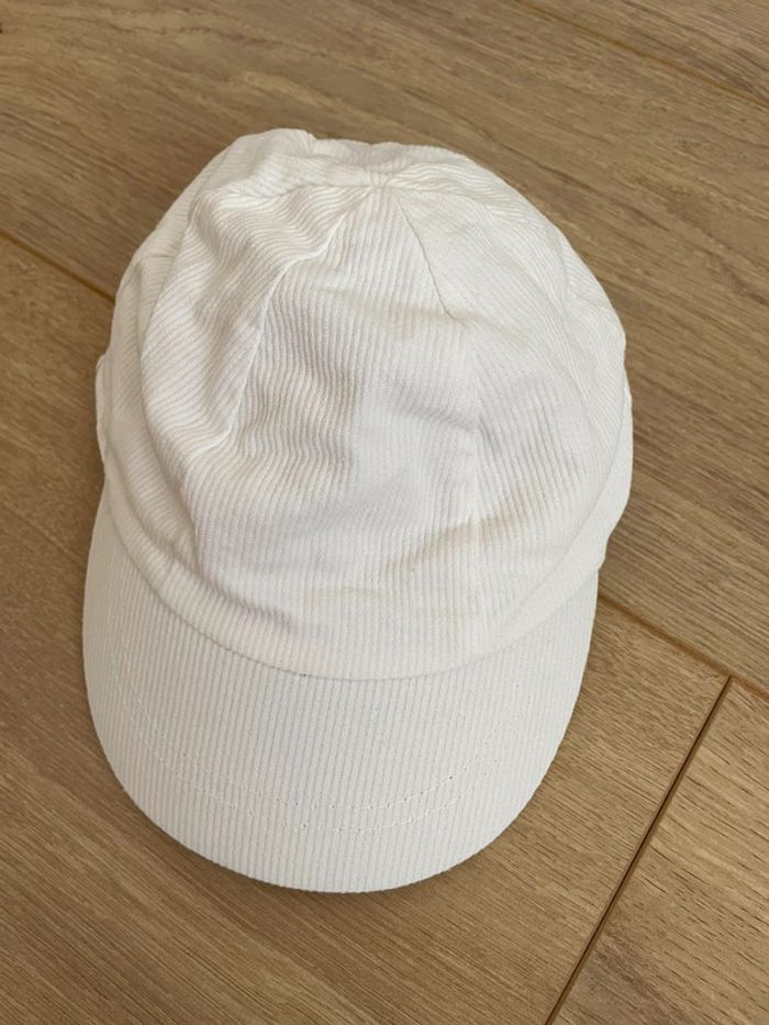 Casquette souple blanc côtelé