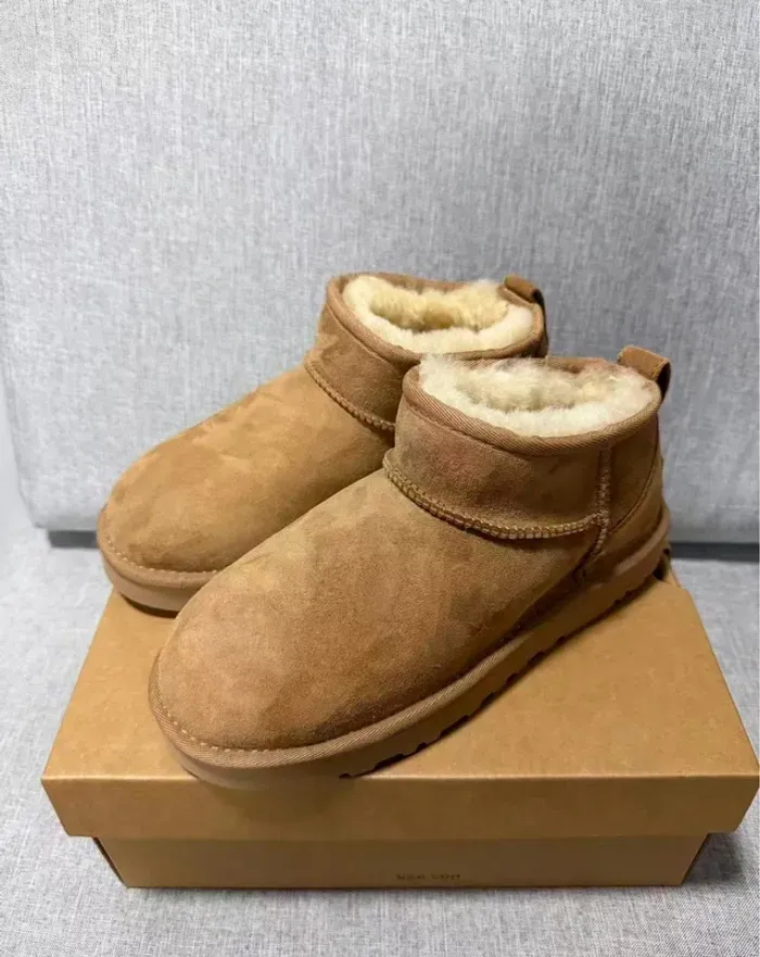 Ugg Classic Ultra Mini Bottes taille 39 - photo numéro 3