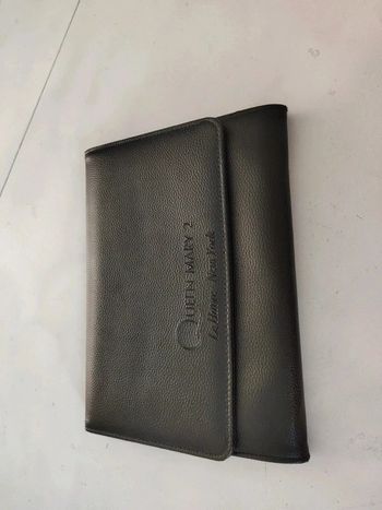 Magnifique pochette Queen Mary 2