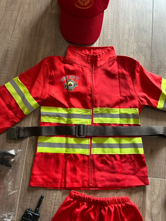 Déguisement de pompier avec accessoires 110 cm - photo numéro 4