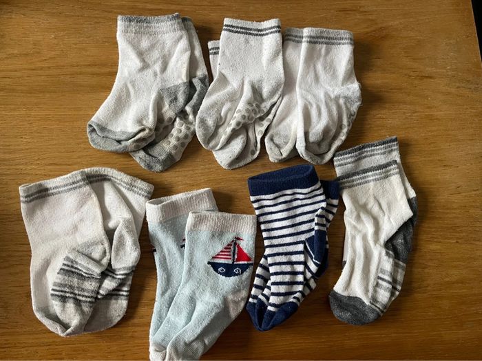 Lot 7 paires de chaussettes 19-22