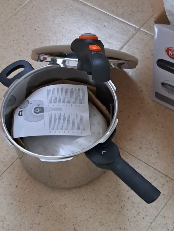 Cocotte-minute inox Tefal neuf - photo numéro 3