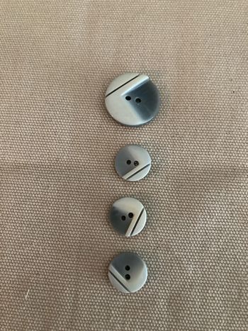 Boutons gris beige