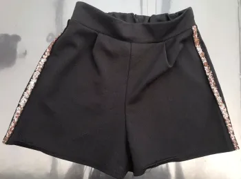 Short fille