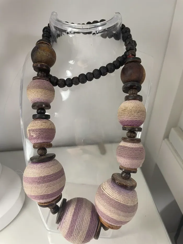 Collier en bois perles et laine - photo numéro 2