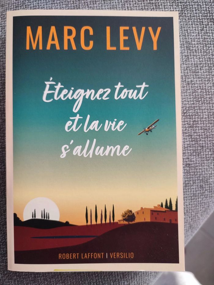 Livre Marc Levy éteignez tout et la vie s'allume