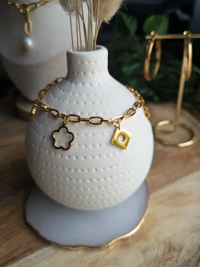 Bracelet charms tombants dorés tendance - photo numéro 2