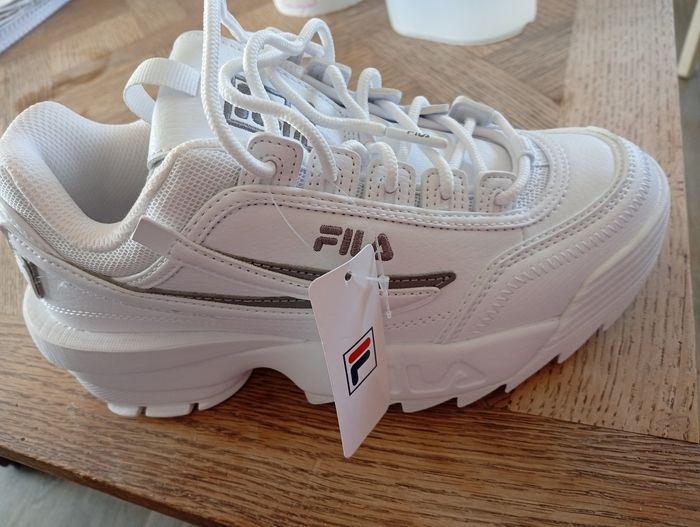 Belle paire de basket fila 38 1/2 à 40€ avec le code
JOIE30
La paire passe à 28€