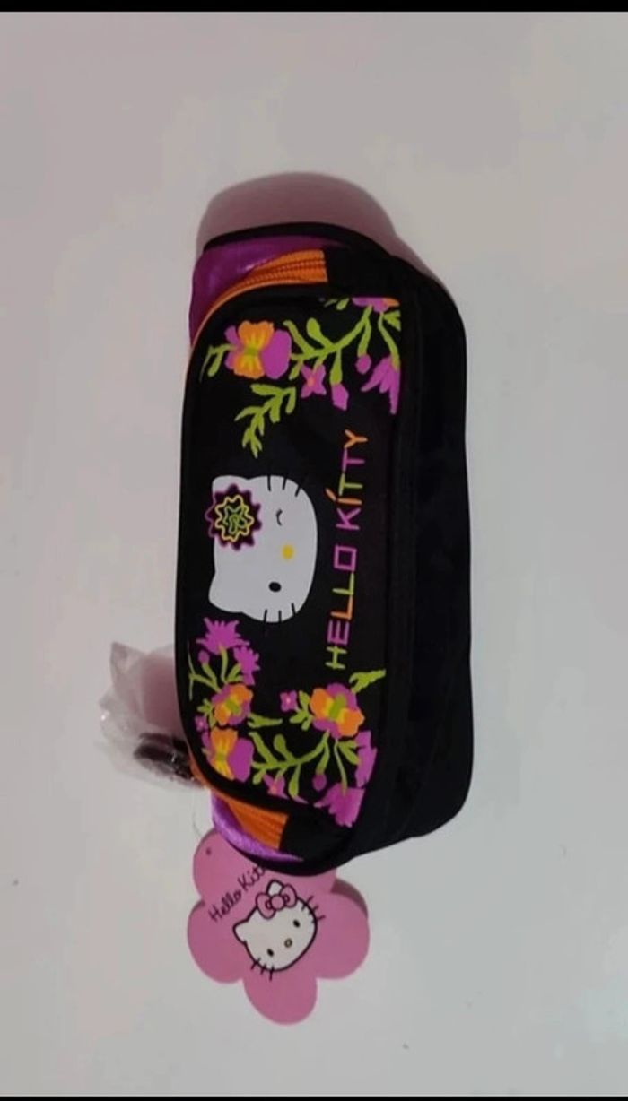 Trousse neuve Hello Kitty noire et rose